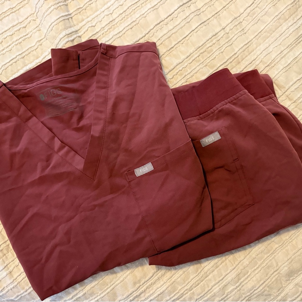 Figs Women's Burgundy Scrub Set
